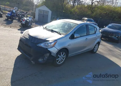 2015 Toyota Prius C Three из США, поврежденный, VIN JTDKDTB37F1580937